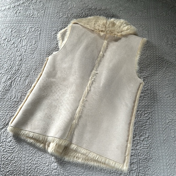 LOFT Reversible Fur Vest - Picture 2 of 4